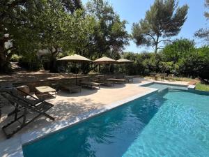 Πισίνα στο ή κοντά στο Maison de bord de mer sur la Cote d'Azur