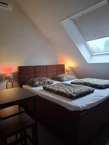 a bedroom with two beds and a window at BonAparte in Hank