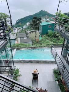 Swimmingpoolen hos eller tæt på Ơ Homestay - Phòng full kính Tam Đảo