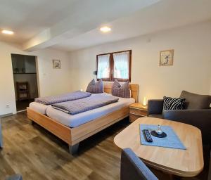Postel nebo postele na pokoji v ubytování Fachwerkhaus mit Charme