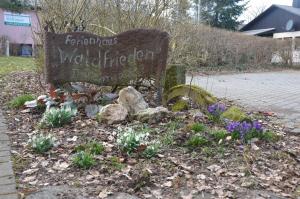 ThalfangにあるHaus Waldfrieden EGの花岩の看板
