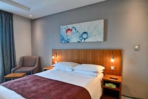 Katil atau katil-katil dalam bilik di City Lodge Hotel Waterfall City +20 gambar
