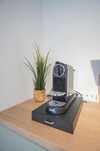 a laptop computer sitting on top of a desk at Auenblick -Natur genießen, Leipzig erleben in Leipzig +9 photos