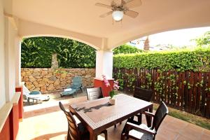 Zahrada ubytování Villa Garnet by Rentalole