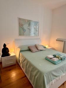 Postel nebo postele na pokoji v ubytování Genoa Waterfront Room