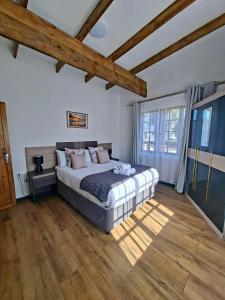 Photo de la galerie de l'établissement Forest Gate Apartments and Rooms, à Plettenberg Bay