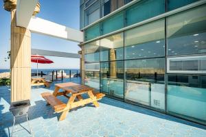 Πισίνα στο ή κοντά στο Yeongdeok Ocean View Harbor Stay