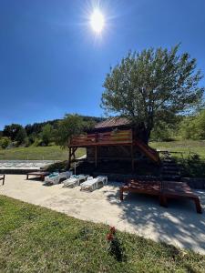 Gallery image of Restoran i konaciste NOVI MELJANICKI BAZENI in Kamenica