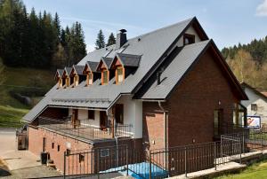 Budova, kde se chata nachází