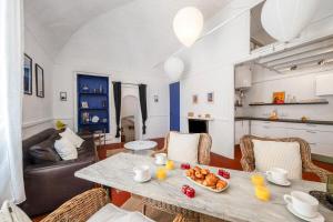 Posezení v ubytování LES SABLETTES - Bord de Mer - Vieille Ville - Parking Privé + 23 fotografií