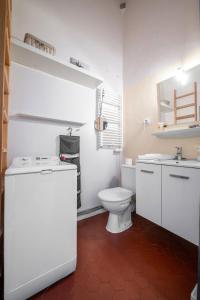 Koupelna v ubytování LES SABLETTES - Bord de Mer - Vieille Ville - Parking Privé