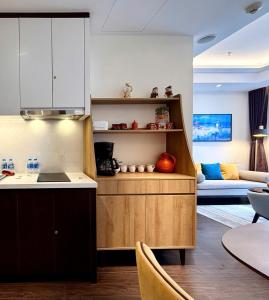 Kuchyň nebo kuchyňský kout v ubytování The 1108 sapphire Ha Long