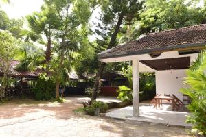 Κήπος έξω από το Pala House