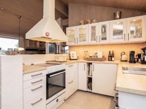 Η κουζίνα ή μικρή κουζίνα στο Charming Eco Cottage with Pool - By Traum Ferienwohnungen