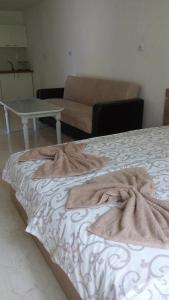A bed or beds in a room at Apartment's Pita & Mare
