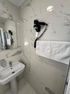 Bilik mandi di Hostel Top Central Bucharest
