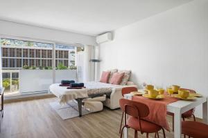 Postel nebo postele na pokoji v ubytování LE ROCAMARE - Piscine toit terrasse - Parking privé - Terrasse + 25 fotografií