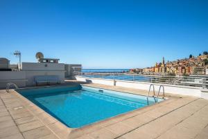 Bazén v ubytování LE ROCAMARE - Piscine toit terrasse - Parking privé - Terrasse nebo v jeho okolí