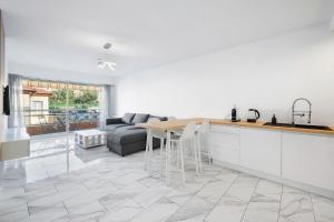 Køkken eller tekøkken på Le Carré dor- Tout Confort -Hyper centre - Plage