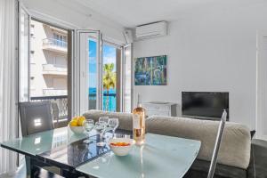 Μια τηλεόραση ή/και κέντρο ψυχαγωγίας στο La Piscine - Bord de Mer - Clim - Place de parking +18 φωτογραφίες