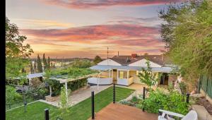 Κήπος έξω από το 'Bellevue Manor' on Beauty Point
