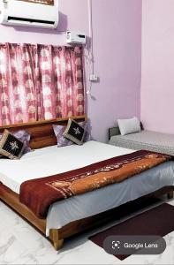 a bed in a room with at Shree Rameshwaram Guest House Near Ram Mandir Ayodhya Dham in Ayodhya