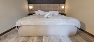 Katil atau katil-katil dalam bilik di Chmielna 5 Rooms & Apartments