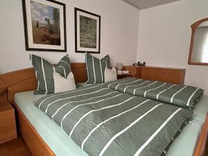 Postel nebo postele na pokoji v ubytování Ferienwohnung Im Lohbusch