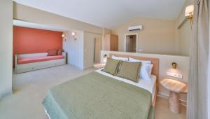 Ένα ή περισσότερα κρεβάτια σε δωμάτιο στο Terranova Villas +47 φωτογραφίες