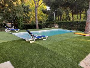 Πισίνα στο ή κοντά στο Casa Natura Flassia de 240m2 con piscina privada