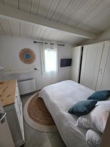 Postel nebo postele na pokoji v ubytování Maison bord de mer