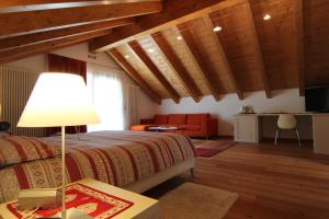 a bedroom with a bed and a living room at Albergo Edelweiss - LareSpa in Crodo