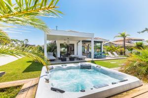 Bazén v ubytování Villa del Sol - Villa contemporaine avec piscine spa - un écrin de détente au Pays Basque nebo v jeho okolí