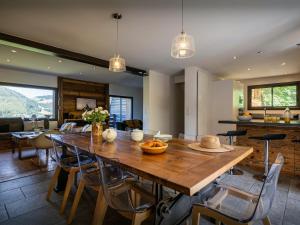 Χώρος καθιστικού στο Chalet La Frasse - OVO Network