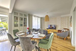 TV/trung tâm giải trí tại Villa Manava - Climatisée avec terrasse et jardin