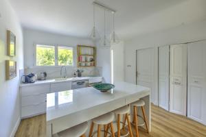 Nhà bếp/bếp nhỏ tại Villa Manava - Climatisée avec terrasse et jardin +4 ảnh