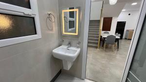 Gallery image of Beachside villa with a pool! in Karzakkān