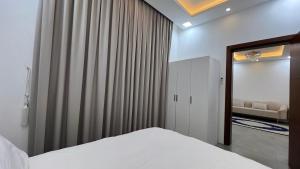 Gallery image of Beachside villa with a pool! in Karzakkān +1 photo