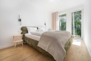 a bedroom with a large bed and a window at Dolina Szczęścia Apartamenty Pine - Dream Apart in Szklarska Poręba