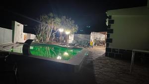 a swimming pool at night next to a building at Apartamento acogedor con Piscina en Tenerife in Icor +7 photos