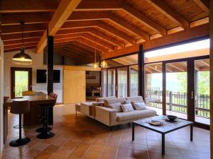 Χώρος καθιστικού στο Casa Rural Arc de can puig Luxury Holiday Home in Catalonia