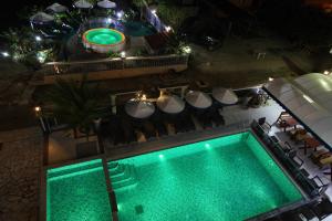 Spa Hotel Montefila内部或周边的泳池
