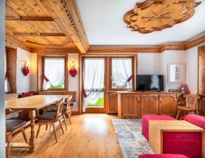 Μια τηλεόραση ή/και κέντρο ψυχαγωγίας στο Verocai Charming Chalet R&R