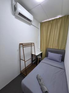 Una cama o camas en una habitación de The Ipohstay hostel 41 fotos más