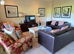 Et opholdsområde på Villa G26 - Selborne Golf Estate + 63 billeder