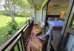 En eller flere senge i et værelse på Villa G26 - Selborne Golf Estate