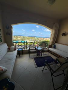 ein Wohnzimmer mit Blick auf einen Balkon in der Unterkunft Chalet 2 Bedroom Apartment - La Vista North Coast, Long-term in Zāwiyat ‘Abd al Mun‘im