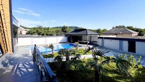 Bazén v ubytování SS Mountain A-Frame Villa nebo v jeho okolí