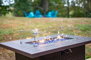 a fire pit sitting on top of a picnic table at Horseshoe Acres - Home theater, spa room, hot tub in Oak Hill