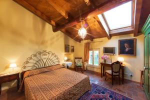a bedroom with a large bed in a room at Agriturismo Delo in Verona +48 photos